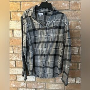 Sonoma Gray and Black Checkered Shirt. Size small. Great condition.